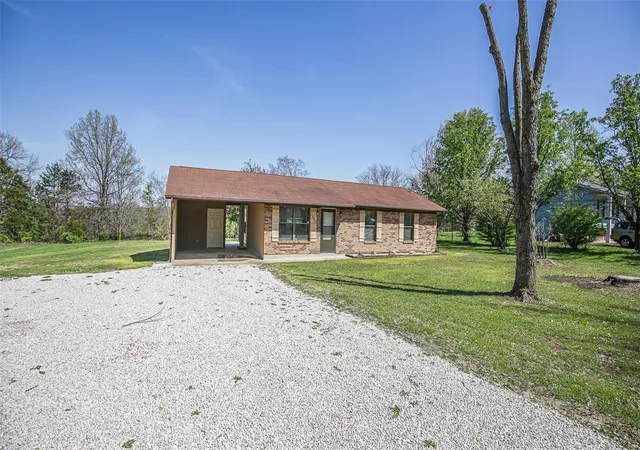 Photo 4 of Single family home for sale at 13060 Kimberly Ln, De Soto, MO 63020 | MLS# 25004509 | Listing updated on 2025-04-25