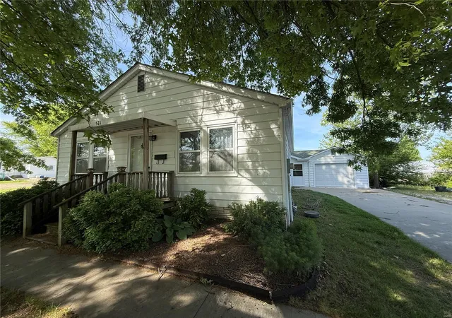 Photo 1 of Single family home for sale at 509 & 511 E Hudson St, Wellsville, MO 63384 | MLS# 25005427 | Listing updated on 2025-05-11