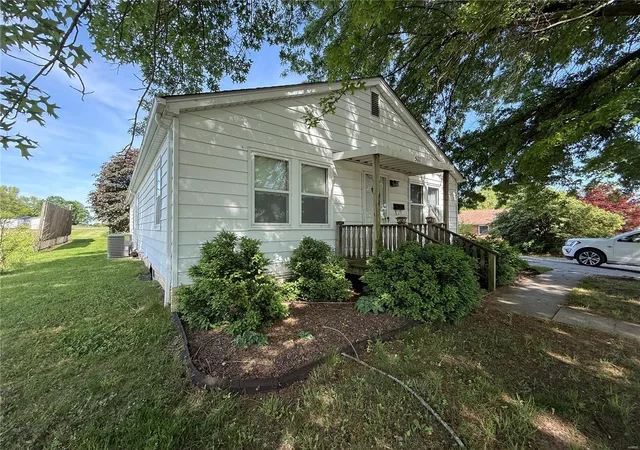 Photo 2 of Single family home for sale at 509 & 511 E Hudson St, Wellsville, MO 63384 | MLS# 25005427 | Listing updated on 2025-05-11