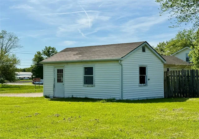 Photo 61 of Single family home for sale at 509 & 511 E Hudson St, Wellsville, MO 63384 | MLS# 25005427 | Listing updated on 2025-05-11