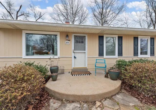 Photo 2 of Single family home for sale at 206 Lark Hl Ln, Ballwin, MO 63021 | MLS# 25005575 | Listing updated on 2025-02-27