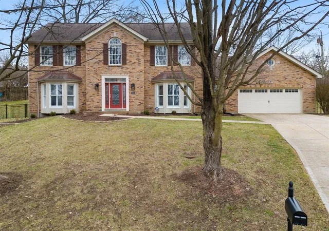 Photo 1 of Single family home for sale at 1000 Des Peres Woods Ct, Saint Louis, MO 63131 | MLS# 25006113 | Listing updated on 2025-02-27