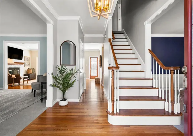 Photo 3 of Single family home for sale at 1000 Des Peres Woods Ct, Saint Louis, MO 63131 | MLS# 25006113 | Listing updated on 2025-02-27