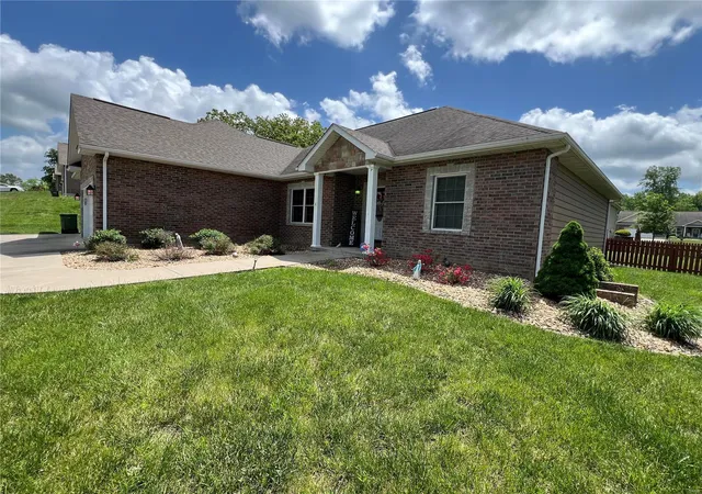 Photo 3 of Single family home for sale at 306 Traci Dawn St, Rolla, MO 65401 | MLS# 25006337 | Listing updated on 2025-03-17