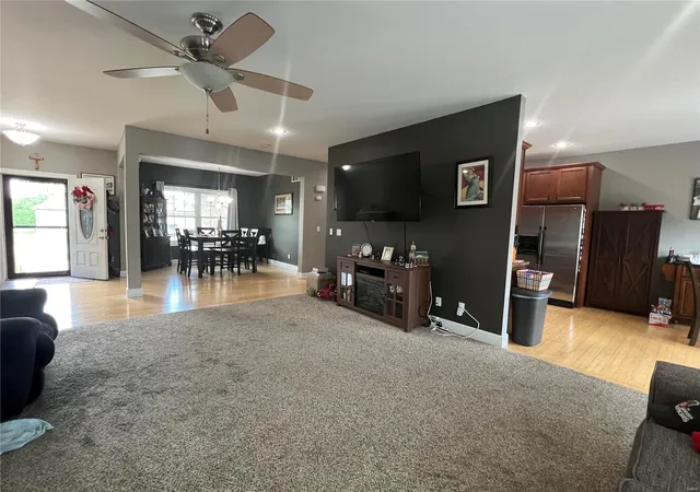 Photo 4 of Single family home for sale at 306 Traci Dawn St, Rolla, MO 65401 | MLS# 25006337 | Listing updated on 2025-03-17
