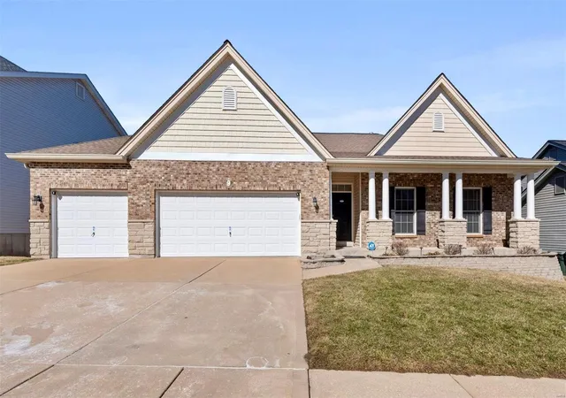 Photo 1 of Single family home for sale at 9 Upper Laurel Blfs Ct, Hazelwood, MO 63042 | MLS# 25006557 | Listing updated on 2025-03-08