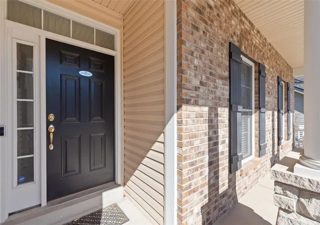 Photo 2 of Single family home for sale at 9 Upper Laurel Blfs Ct, Hazelwood, MO 63042 | MLS# 25006557 | Listing updated on 2025-03-08