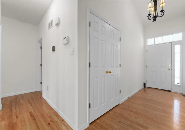 Photo 3 of Single family home for sale at 9 Upper Laurel Blfs Ct, Hazelwood, MO 63042 | MLS# 25006557 | Listing updated on 2025-03-08