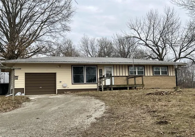 Photo 1 of Single family home for sale at 843 E 900 Avenue, Shobonier, IL 62885 | MLS# 25006787 | Listing updated on 2025-03-12