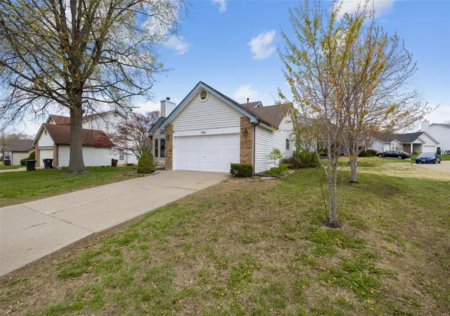 Photo 2 of Single family home for sale at 393 Misty Valley Dr, Saint Peters, MO 63376 | MLS# 25007036 | Listing updated on 2025-04-15