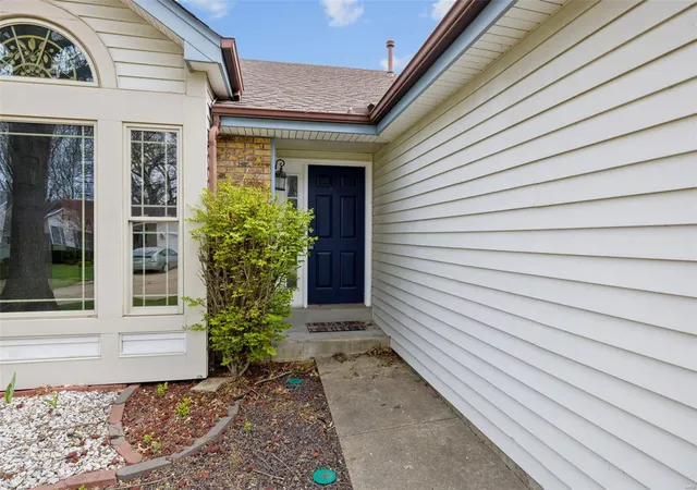 Photo 3 of Single family home for sale at 393 Misty Valley Dr, Saint Peters, MO 63376 | MLS# 25007036 | Listing updated on 2025-04-15