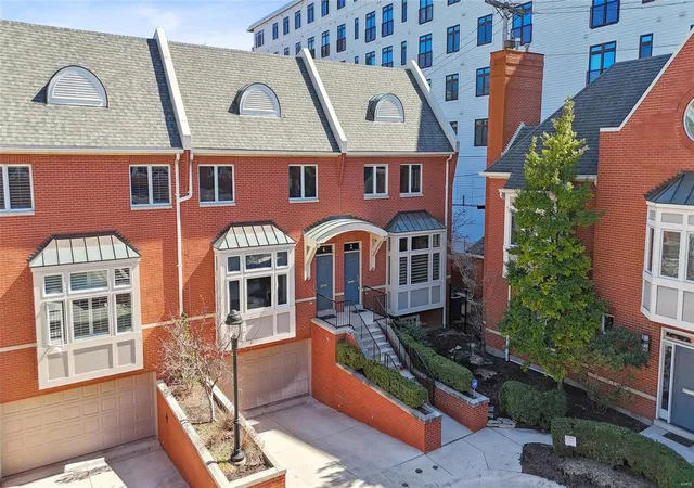 Townhouse for sale at 2 W Pine Ct, Saint Louis, MO 63108 | MLS# 25007264