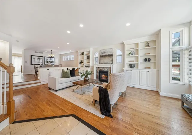 Photo 2 of Townhouse for sale at 2 W Pine Ct, Saint Louis, MO 63108 | MLS# 25007264 | Listing updated on 2025-03-16