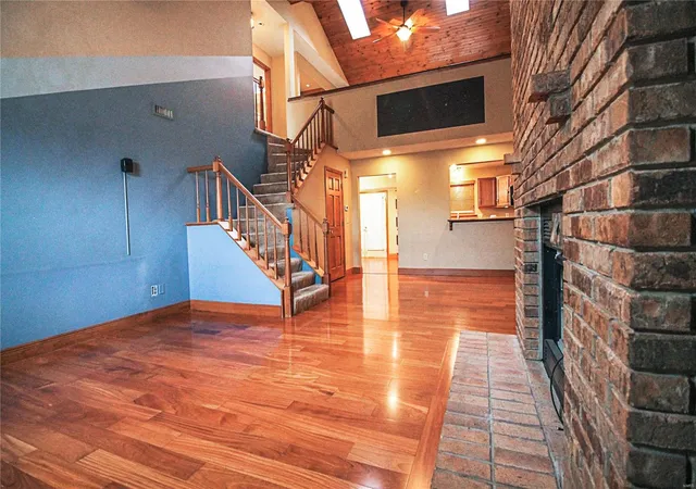 Photo 4 of Townhouse for sale at 1329 Forest Crk Dr, St. Peters, MO 63303 | MLS# 25007367 | Listing updated on 2025-03-07