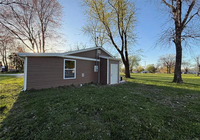 Photo 17 of Single family home for sale at 208 S Elm St, Bellflower, MO 63333 | MLS# 25008143 | Listing updated on 2025-04-15