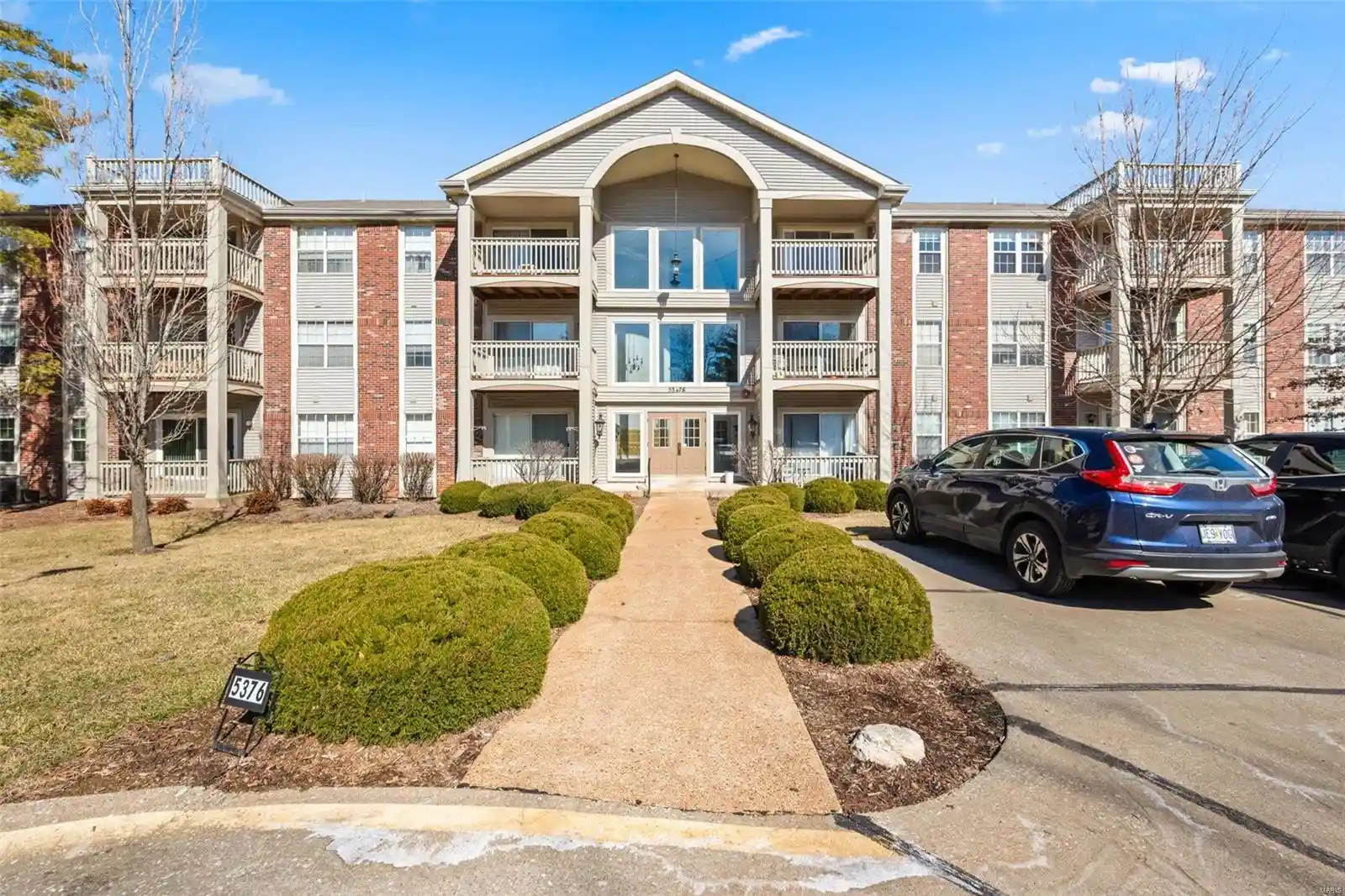 Listing Photo 1 - Condo for sale in 5376 N Kenrick Parke Dr located at 5376 N Kenrick Parke Dr, Shrewsbury, MO 63119 - Unit #301