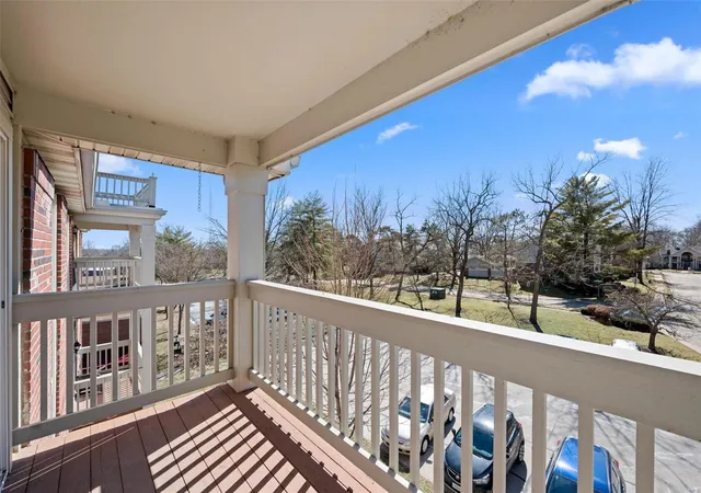 Listing Photo 3 - Condo for sale in building located at 5376 N Kenrick Parke Dr, Shrewsbury, MO 63119 - Unit #301