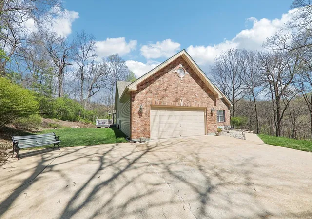 Photo 2 of Single family home for sale at 30 Pitman Hill Rd, Saint Charles, MO 63304 | MLS# 25008478 | Listing updated on 2025-04-09