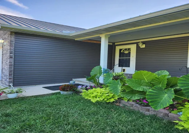 Photo 3 of Single family home for sale at 3796 Oak Hl Rd, Cuba, MO 65453 | MLS# 25008555 | Listing updated on 2025-03-19