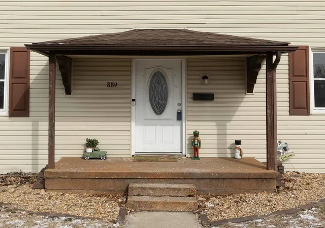 Photo 4 of Single family home for sale at 889 N 1st Street, Breese, IL 62230 | MLS# 25008630 | Listing updated on 2025-03-13