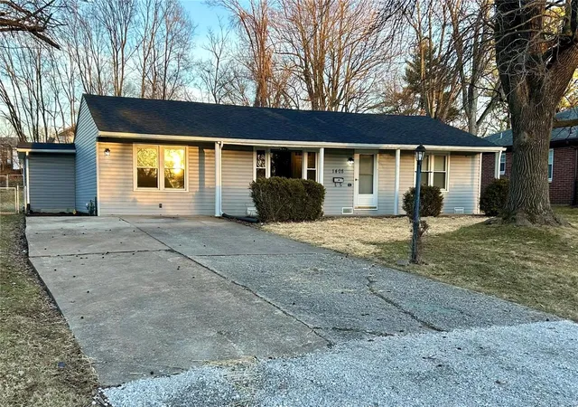 Photo 1 of Single family home for sale at 1408 N 15th Street, Swansea, IL 62226 | MLS# 25009038 | Listing updated on 2025-03-03