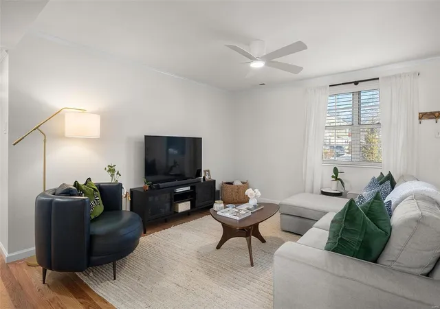 Listing Photo 4 - Condo for sale in building located at 9174 Eager Rd, Saint Louis, MO 63144