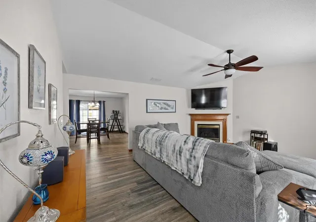 Photo 3 of Single family home for sale at 301 Radcliff Rd, Belleville, IL 62221 | MLS# 25009190 | Listing updated on 2025-03-05
