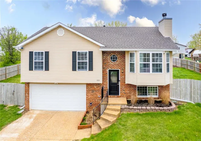 Single family home for sale at 105 Riverview Bnd Ests Dr, Crystal City, MO 63019 | MLS# 25009798