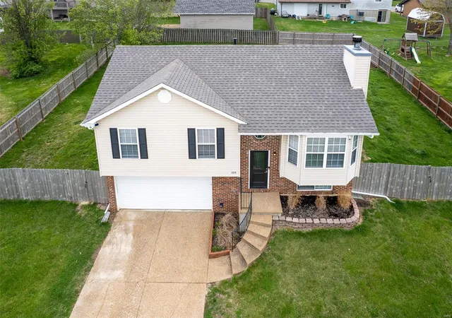 Photo 3 of Single family home for sale at 105 Riverview Bnd Ests Dr, Crystal City, MO 63019 | MLS# 25009798 | Listing updated on 2025-04-13