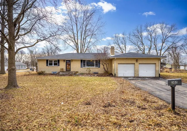 Photo 1 of Single family home for sale at 302 W 6th Street S, Mount Olive, IL 62069 | MLS# 25009831 | Listing updated on 2025-03-03