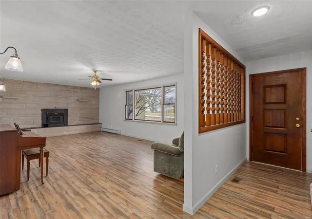 Photo 2 of Single family home for sale at 302 W 6th Street S, Mount Olive, IL 62069 | MLS# 25009831 | Listing updated on 2025-03-03