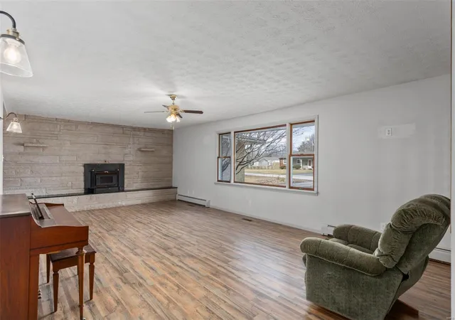 Photo 3 of Single family home for sale at 302 W 6th Street S, Mount Olive, IL 62069 | MLS# 25009831 | Listing updated on 2025-03-03