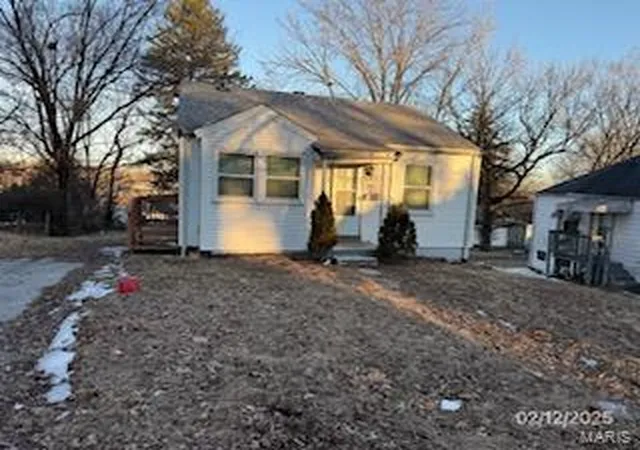 Photo 1 of Single family home for sale at 7121 Lamont Dr, Saint Louis, MO 63136 | MLS# 25009846 | Listing updated on 2025-05-12