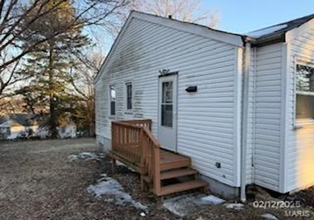 Photo 2 of Single family home for sale at 7121 Lamont Dr, Saint Louis, MO 63136 | MLS# 25009846 | Listing updated on 2025-05-12