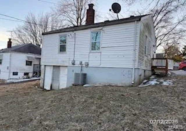 Photo 3 of Single family home for sale at 7121 Lamont Dr, Saint Louis, MO 63136 | MLS# 25009846 | Listing updated on 2025-05-12