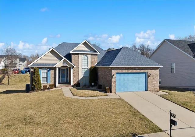 Photo 1 of Single family home for sale at 2735 Cascade Lake Dr, Belleville, IL 62221 | MLS# 25009931 | Listing updated on 2025-03-10