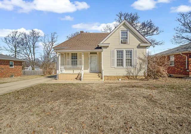 Photo 2 of Single family home for sale at 235 5th Avenue, Edwardsville, IL 62025 | MLS# 25009944 | Listing updated on 2025-03-04