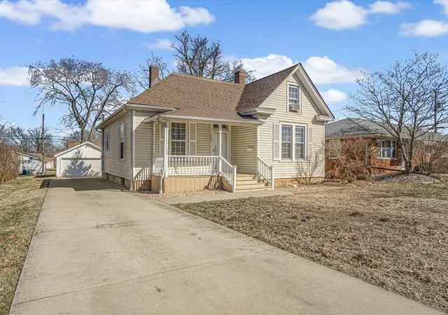 Photo 3 of Single family home for sale at 235 5th Avenue, Edwardsville, IL 62025 | MLS# 25009944 | Listing updated on 2025-03-04