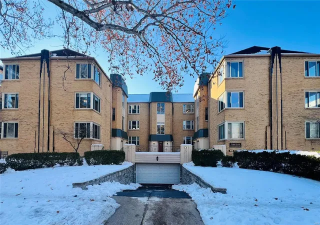 Photo 1 of Condo for sale at 7544 York Dr #3W, Saint Louis, MO 63105 | MLS# 25010068 | Listing updated on 2025-03-03