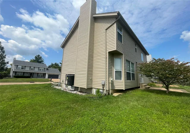 Photo 2 of Single family home for sale at 3078 Willow Creek Estates Dr, Florissant, MO 63031 | MLS# 25010208 | Listing updated on 2025-04-15