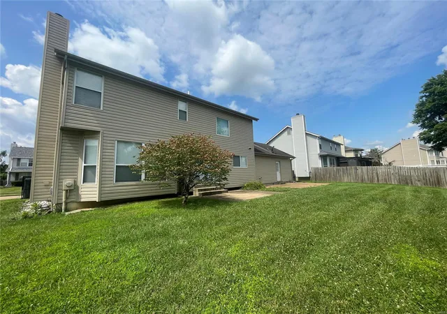 Photo 3 of Single family home for sale at 3078 Willow Creek Estates Dr, Florissant, MO 63031 | MLS# 25010208 | Listing updated on 2025-04-15