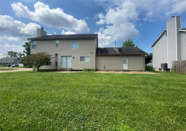 Photo 3 of Single family home for sale at 3078 Willow Creek Estates Dr, Florissant, MO 63031 | MLS# 25010208 | Listing updated on 2025-04-15