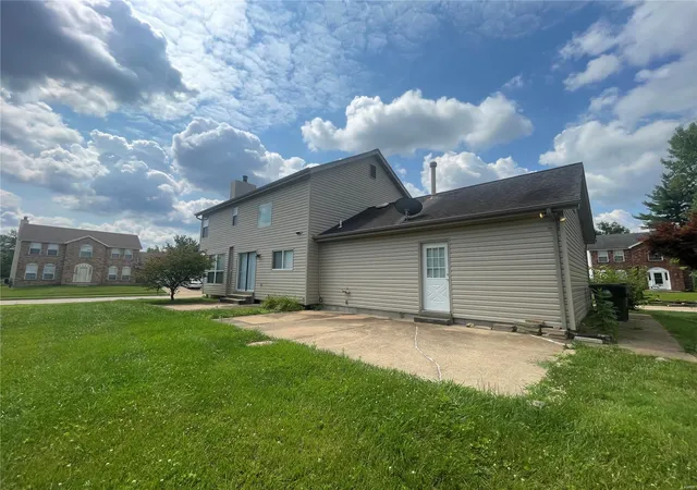 Photo 4 of Single family home for sale at 3078 Willow Creek Estates Dr, Florissant, MO 63031 | MLS# 25010208 | Listing updated on 2025-04-15