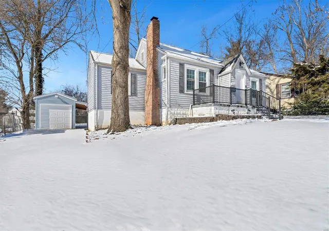 Photo 2 of Single family home for sale at 615 Clover Ln, Saint Louis, MO 63126 | MLS# 25010235 | Listing updated on 2025-03-04