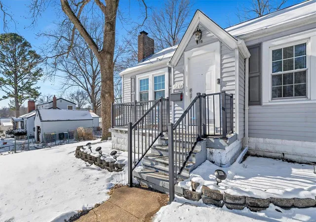 Photo 4 of Single family home for sale at 615 Clover Ln, Saint Louis, MO 63126 | MLS# 25010235 | Listing updated on 2025-03-04