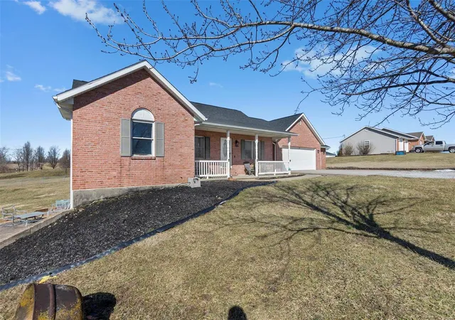 Photo 3 of Single family home for sale at 143 Blueberry Ln, Jackson, MO 63755 | MLS# 25010308 | Listing updated on 2025-03-04