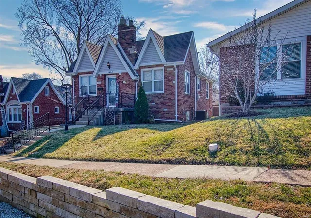 Photo 2 of Single family home for sale at 9408 Sterling Pl, Saint Louis, MO 63123 | MLS# 25010495 | Listing updated on 2025-03-15