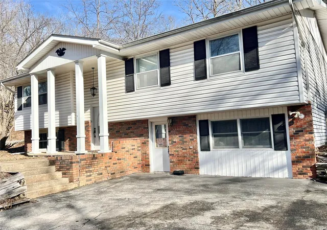 Photo 2 of Single family home for sale at 2004 Highway 161, Montgomery City, MO 63361 | MLS# 25011675 | Listing updated on 2025-03-16