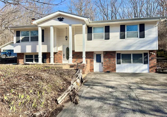 Photo 3 of Single family home for sale at 2004 Highway 161, Montgomery City, MO 63361 | MLS# 25011675 | Listing updated on 2025-03-16