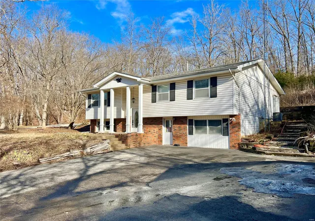 Photo 3 of Single family home for sale at 2004 Highway 161, Montgomery City, MO 63361 | MLS# 25011675 | Listing updated on 2025-03-16